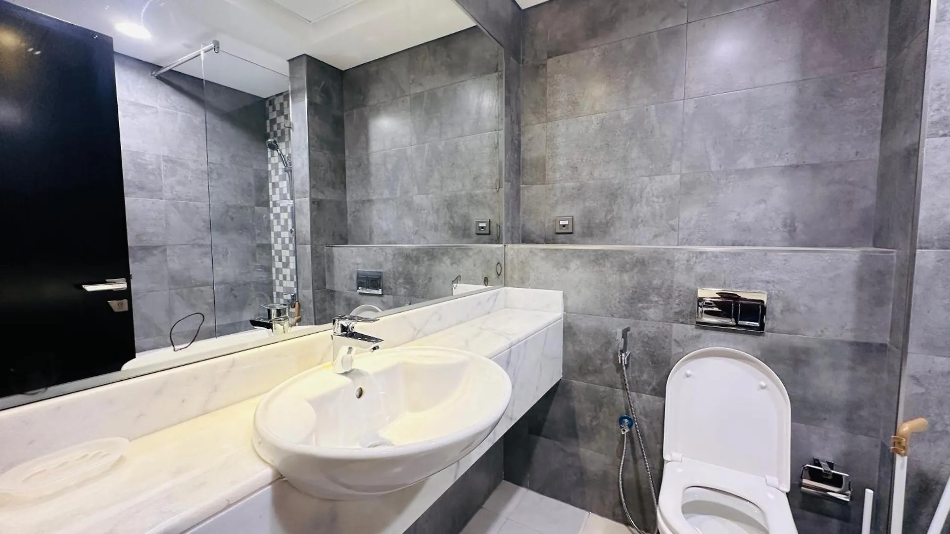 民宿 Spacious Studio Apartment Burj View With Balcony Free Parking By Belvilla 迪拜