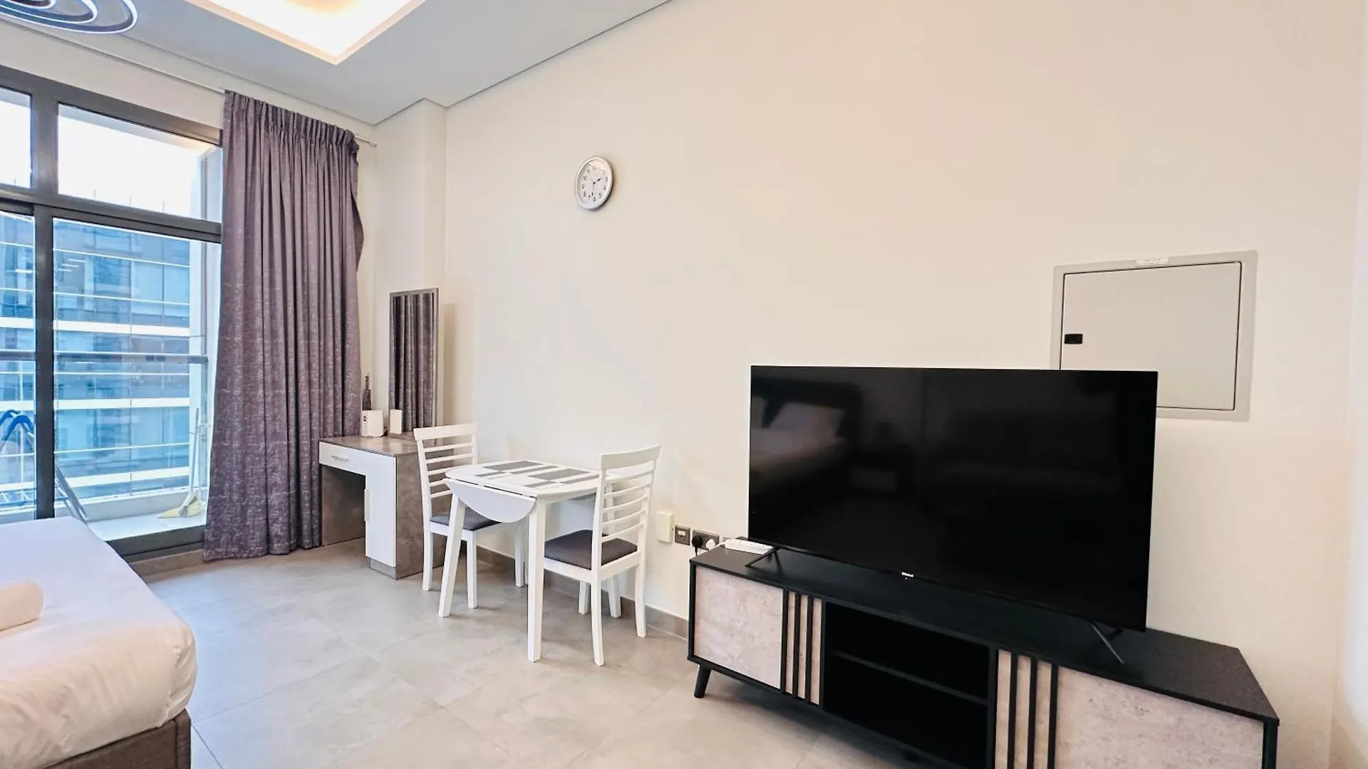 民宿 Spacious Studio Apartment Burj View With Balcony Free Parking By Belvilla 迪拜