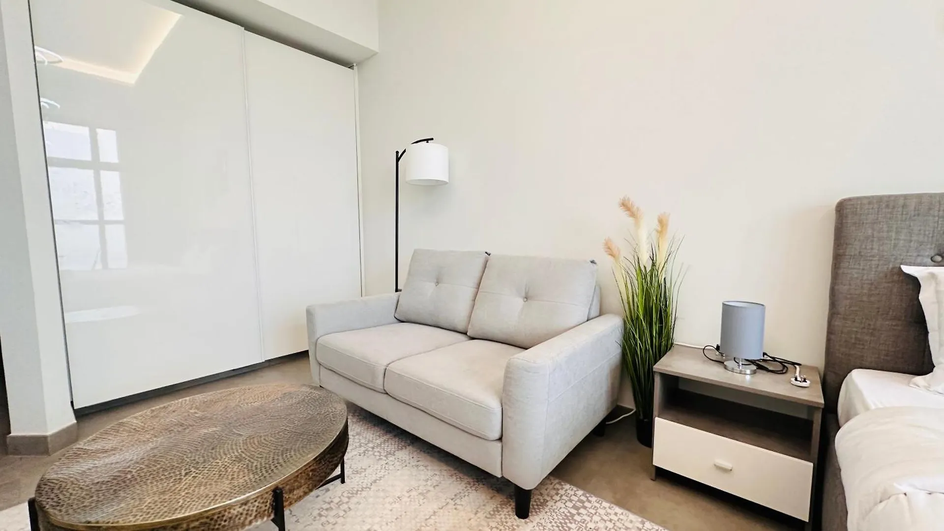 Spacious Studio Apartment Burj View With Balcony Free Parking By Belvilla 迪拜 民宿